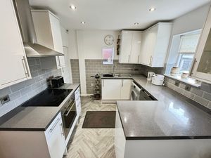 Kitchen Diner- click for photo gallery